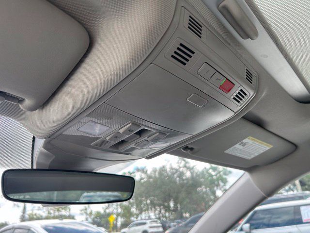 Used 2025 Volkswagen Jetta SE FWD image 12
