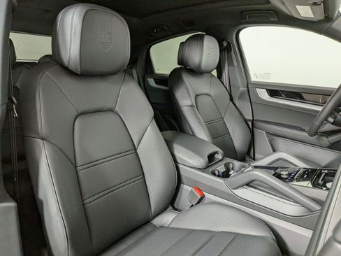 New 2026 Porsche Cayenne Coupe AWD/4WD image 22