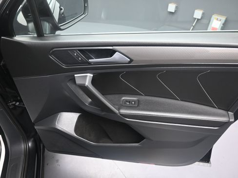 Used 2023 Volkswagen Tiguan SE AWD/4WD image 20
