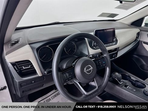 Used 2022 Nissan Rogue SV image 9