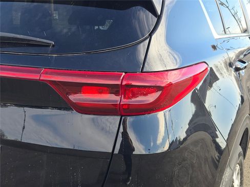 Used 2020 Kia Sportage LX image 12