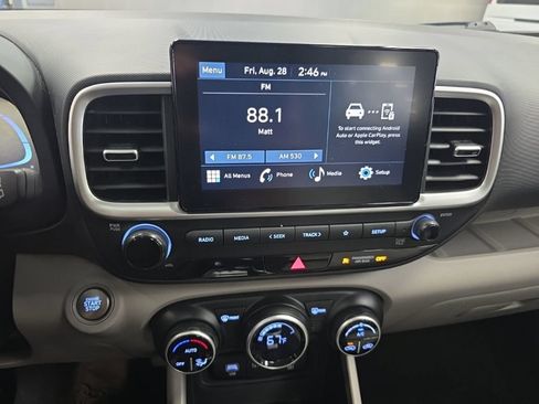 Used 2025 Hyundai Venue SEL FWD image 24