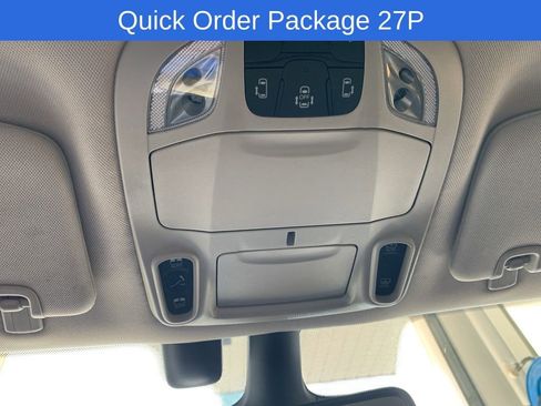 Used 2022 Chrysler Pacifica Limited w/ Uconnect Theater Family Group image 9