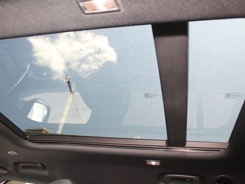 New 2025 Land Rover Defender 130 X-Dynamic SE image 22