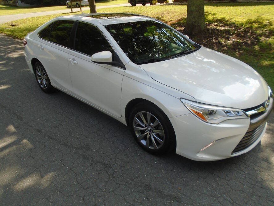 Used 2016 Toyota Camry XLE FWD image 3
