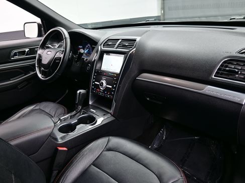 Used 2019 Ford Explorer Sport w/ Equipment Group 401A AWD/4WD image 18