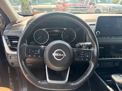 Used 2022 Nissan Rogue SV w/ SV Premium Package FWD image 17