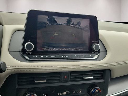 Used 2025 Nissan Rogue SV FWD image 16