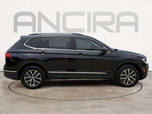Used 2020 Volkswagen Tiguan SE w/ Panoramic Sunroof Package FWD image 11