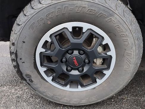 Used 2024 Toyota Tacoma TRD Off-Road w/ TRD Off Road Upgrade Package AWD/4WD image 10