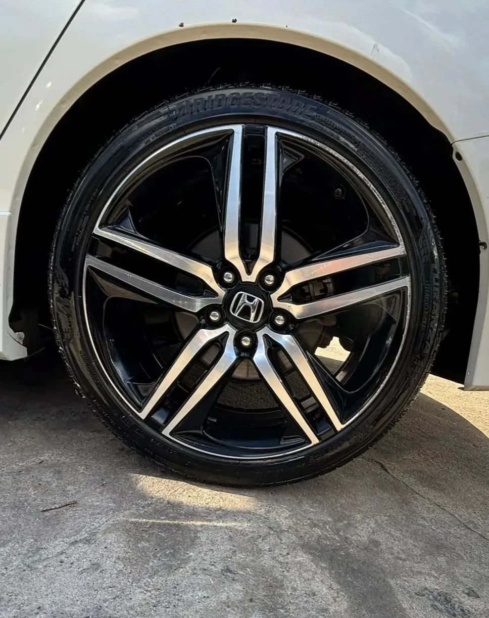 Used 2017 Honda Accord Touring image 21
