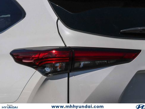 Used 2023 Toyota Highlander XLE FWD image 10
