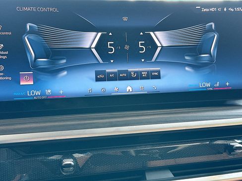 Certified 2025 BMW X7 xDrive40i w/ Premium Package AWD/4WD image 16