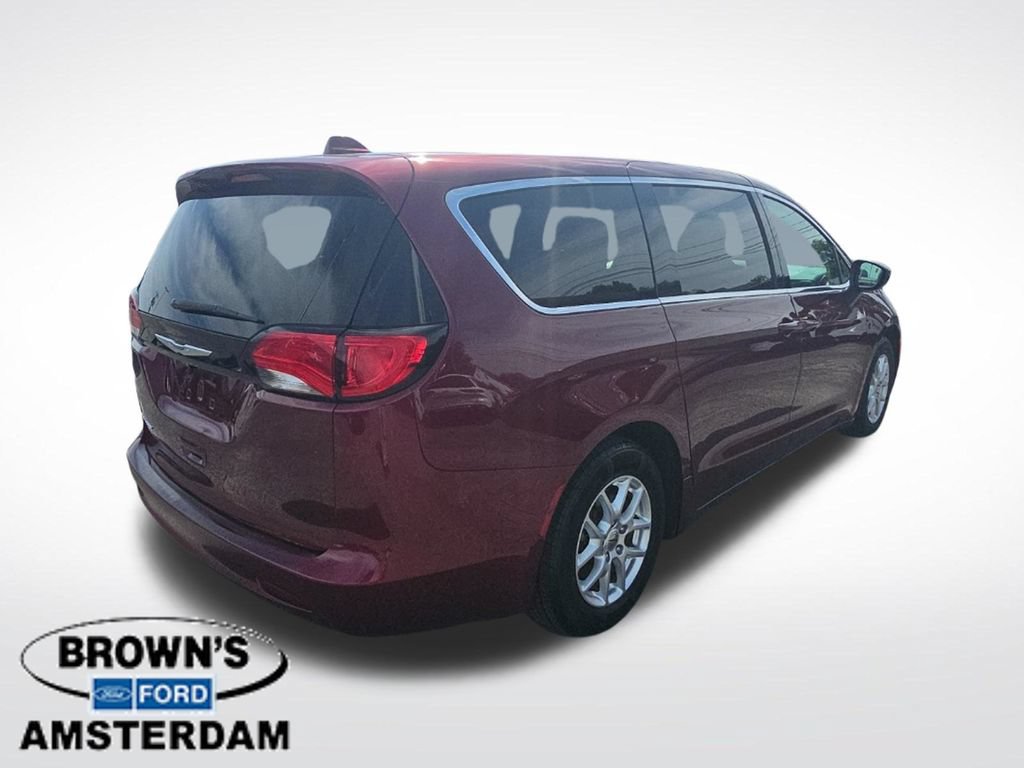 Used 2022 Chrysler Voyager LX FWD image 11