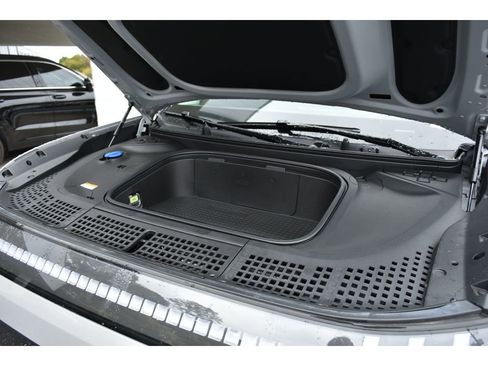 New 2026 Hyundai Ioniq 9 SE image 9