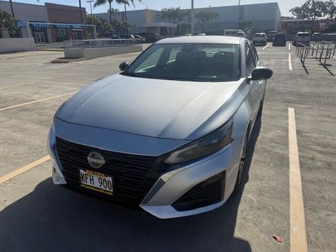 Used 2024 Nissan Altima 2.5 SV FWD image 2