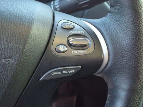 Used 2020 Nissan Pathfinder SL FWD image 5