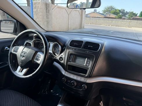 Used 2018 Dodge Journey SXT w/ Connectivity Group FWD image 19