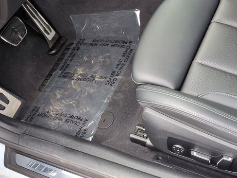 Used 2025 BMW M440i Coupe w/ Premium Package image 17