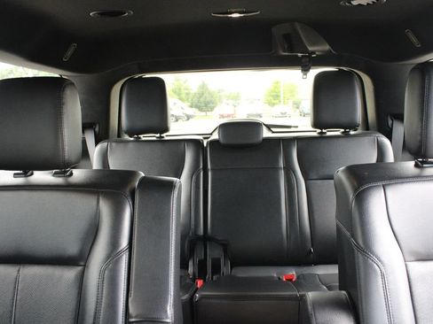 Used 2020 Ford Expedition XLT w/ Equipment Group 202A AWD/4WD image 23