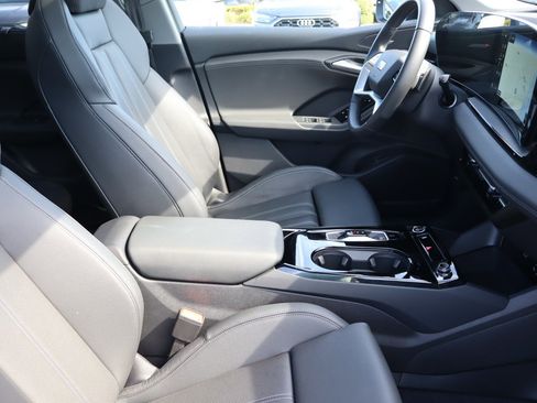 Used 2025 Audi Q6 e-tron Premium Plus image 14