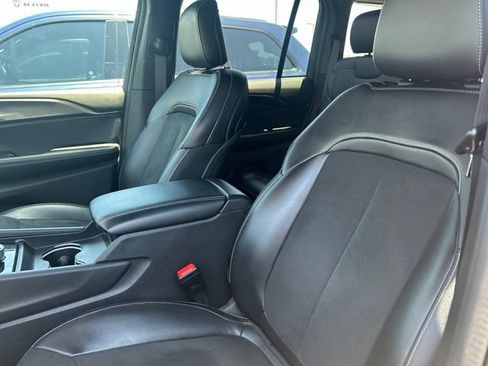 Used 2024 Jeep Grand Cherokee Altitude AWD/4WD image 35