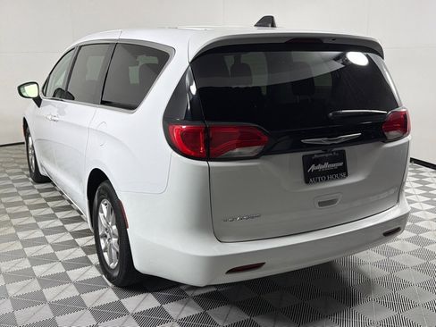 Used 2024 Chrysler Voyager LX image 7