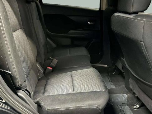 Used 2018 Mitsubishi Outlander ES image 8