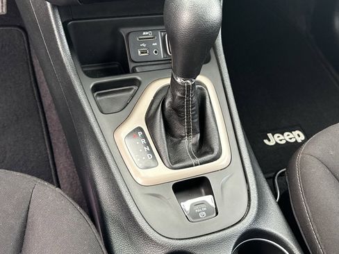 Used 2017 Jeep Cherokee Latitude w/ Safety/Convenience Group image 24