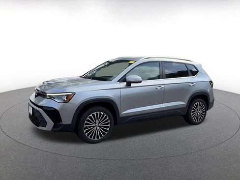 Used 2025 Volkswagen Taos SE FWD image 8