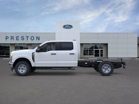 New 2026 Ford F350 XL w/ XL Chrome Package image 3