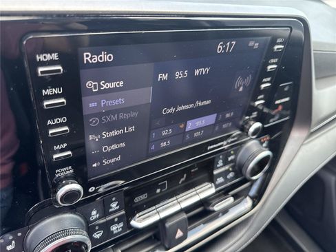 Used 2020 Toyota Highlander XLE FWD image 26