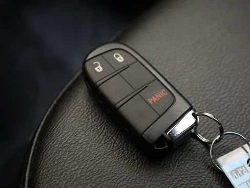 Used 2025 Jeep Compass Latitude AWD/4WD image 33