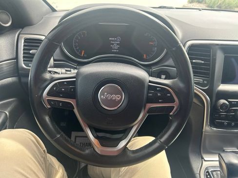 Used 2020 Jeep Grand Cherokee Laredo AWD/4WD image 15