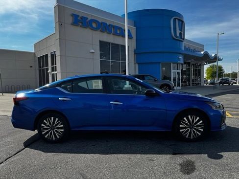 Used 2025 Nissan Altima 2.5 SV FWD image 4
