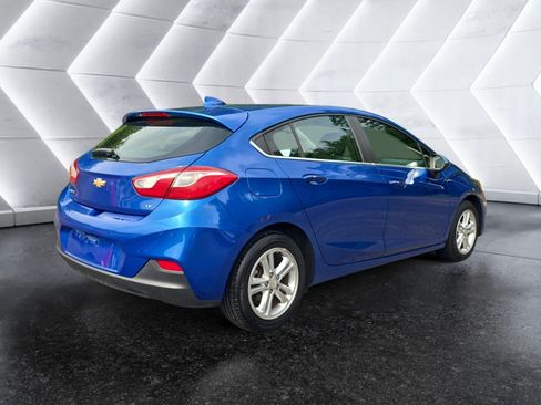 Used 2017 Chevrolet Cruze LT w/ Convenience Package FWD image 5