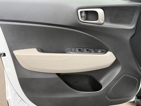 Used 2025 Hyundai Venue SEL FWD image 20