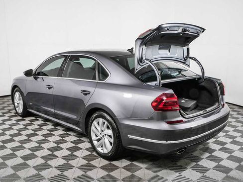 Used 2018 Volkswagen Passat 2.0T SE FWD image 31