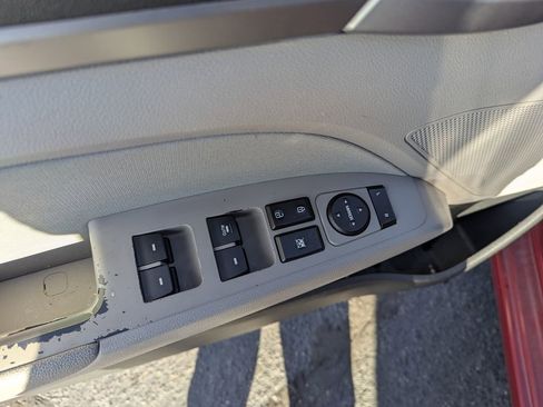 Used 2017 Hyundai Elantra SE w/ SE A/T Tech Package 03 image 26