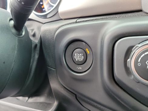 Used 2020 Jeep Wrangler Sport image 30