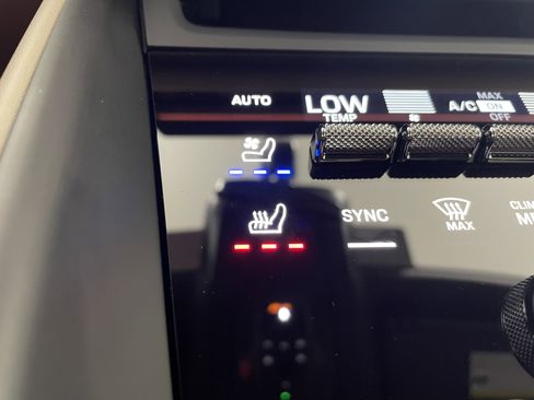 Used 2025 Porsche Macan Electric image 23