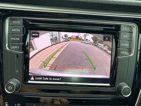 Used 2018 Volkswagen Passat 2.0T SE w/ SE Lighting Package FWD image 13