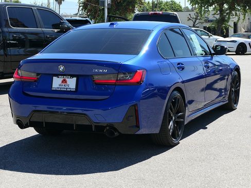 Used 2023 BMW 330i Sedan w/ M Sport Package RWD image 3