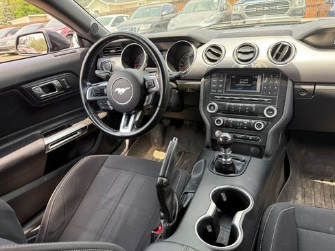 Used 2018 Ford Mustang GT RWD image 5