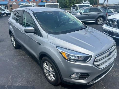 Used 2017 Ford Escape SE w/ SE Cold Weather Package FWD image 3