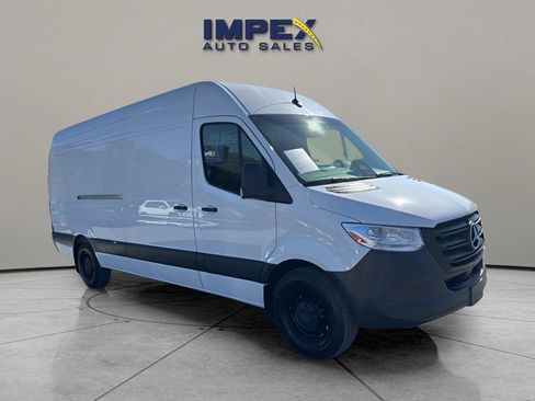 Used 2025 Mercedes-Benz Sprinter 2500 image 7