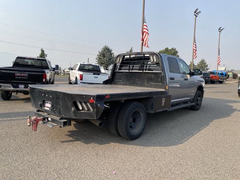 Used 2022 RAM 3500 Tradesman w/ Chrome Appearance Group AWD/4WD image 3