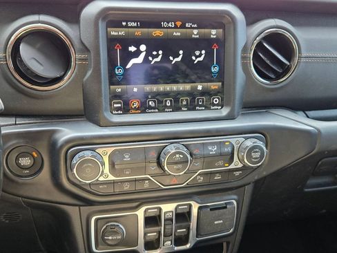 Used 2022 Jeep Gladiator Overland AWD/4WD image 16