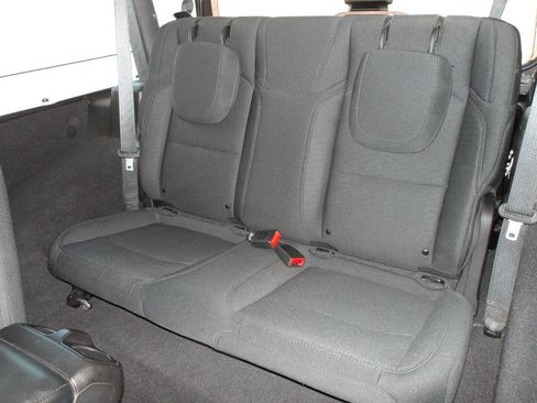 Used 2020 Jeep Wrangler Sport AWD/4WD image 13