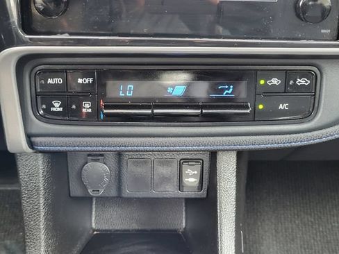 Used 2019 Toyota Corolla SE w/ Carpet Mat Package (TMS) FWD image 18